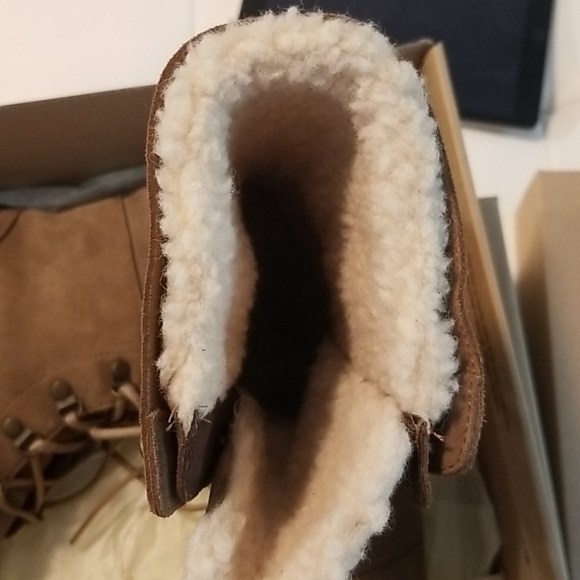 Ugg - Picture 3 of 5